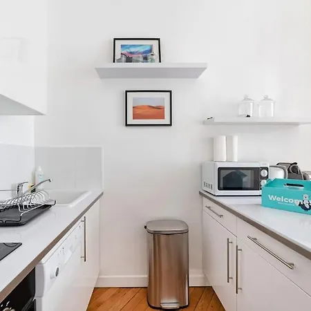 Luxe 1-br Gem Steps From The Louvre & Opera *