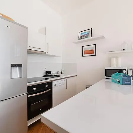 Luxe 1-br Gem Steps From The Louvre & Opera