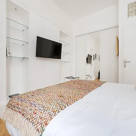 Luxe 1-br Gem Steps From The Louvre & Opera * Paris