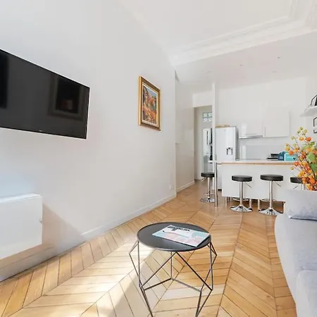 Luxe 1-br Gem Steps From The Louvre & Opera Daire *