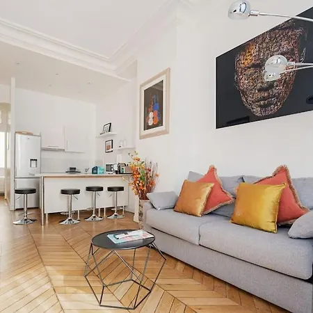 Luxe 1-br Gem Steps From The Louvre & Opera Daire Paris