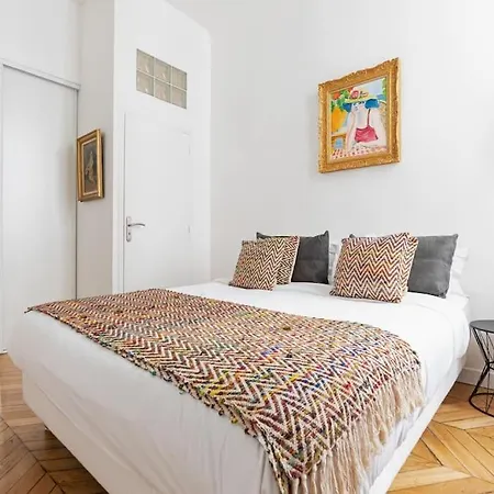 Luxe 1-br Gem Steps From The Louvre & Opera Paris