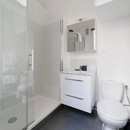 Luxe 1-br Gem Steps From The Louvre & Opera